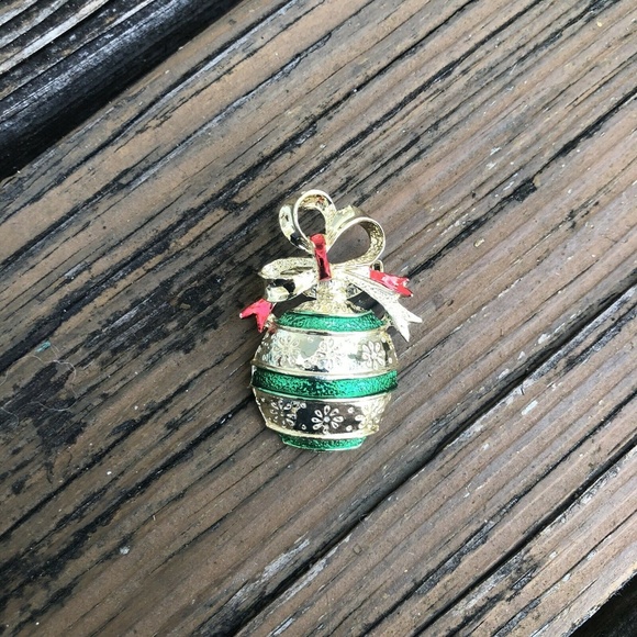 Christmas Ornament Enamel Brooch Red Green Gold Bow Holiday Pin Vintage Jewelry - Picture 2 of 2